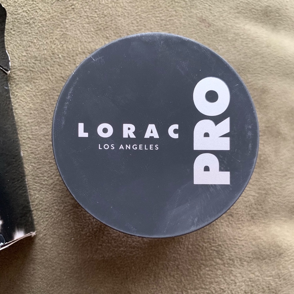 Lorac PRO Blurring Translucent Loose Powder